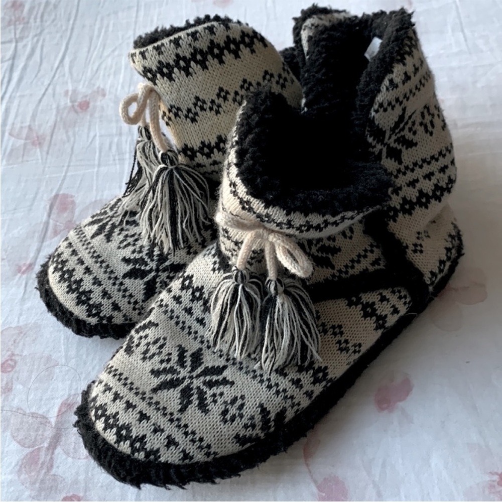 Cozy Knit Patterned Slippers